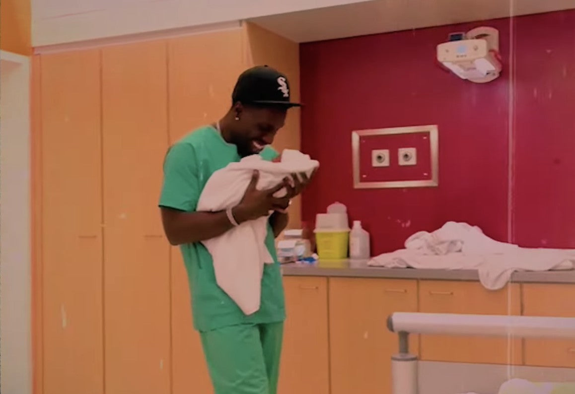 FRENNA BRENGT ‘NAIROBI (MY BABY)’ VIDEO UIT VOOR PASGEBOREN DOCHTER