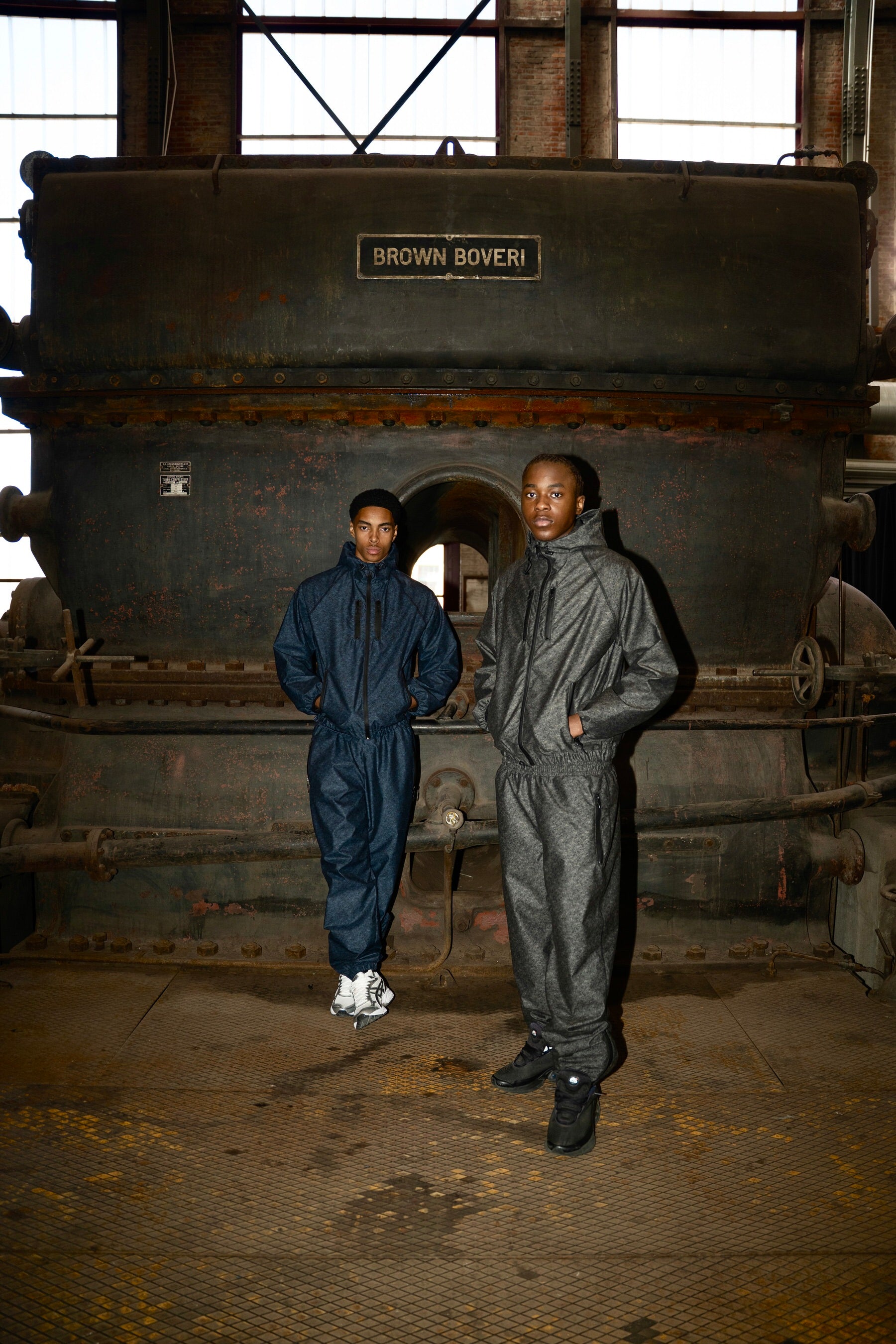 Velours-Tech Khaki Windbreaker Pants