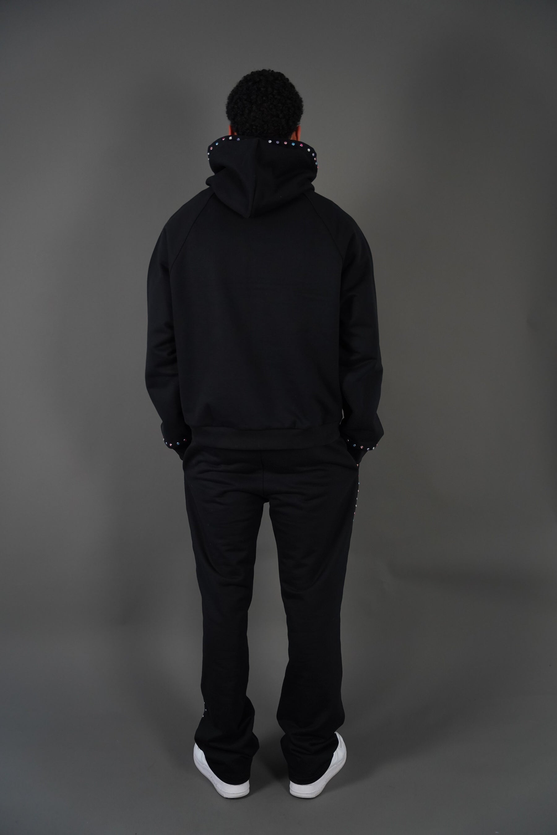 Model wearing oversized trapfashion seventeenthebrand diamond hoodie outside