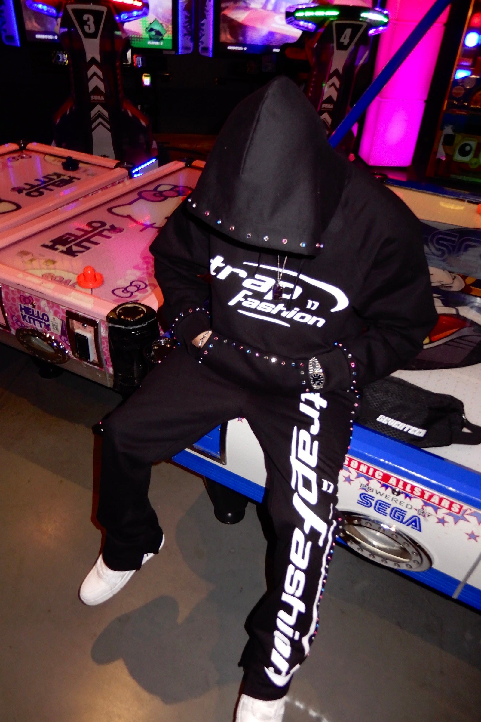 Model wearing oversized trapfashion seventeenthebrand diamond hoodie outside