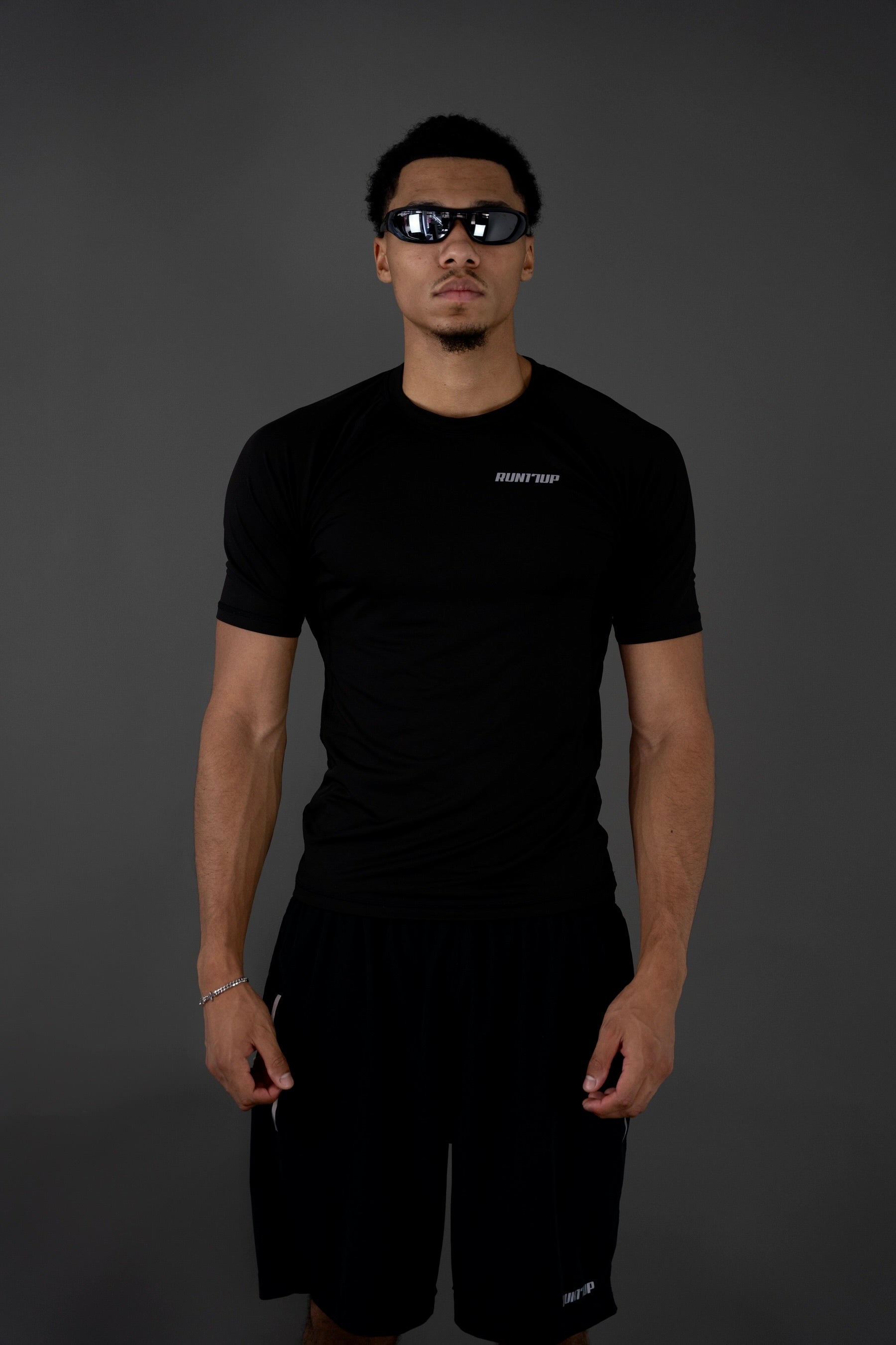 RUN17UP Gymwear T-Shirt in Black