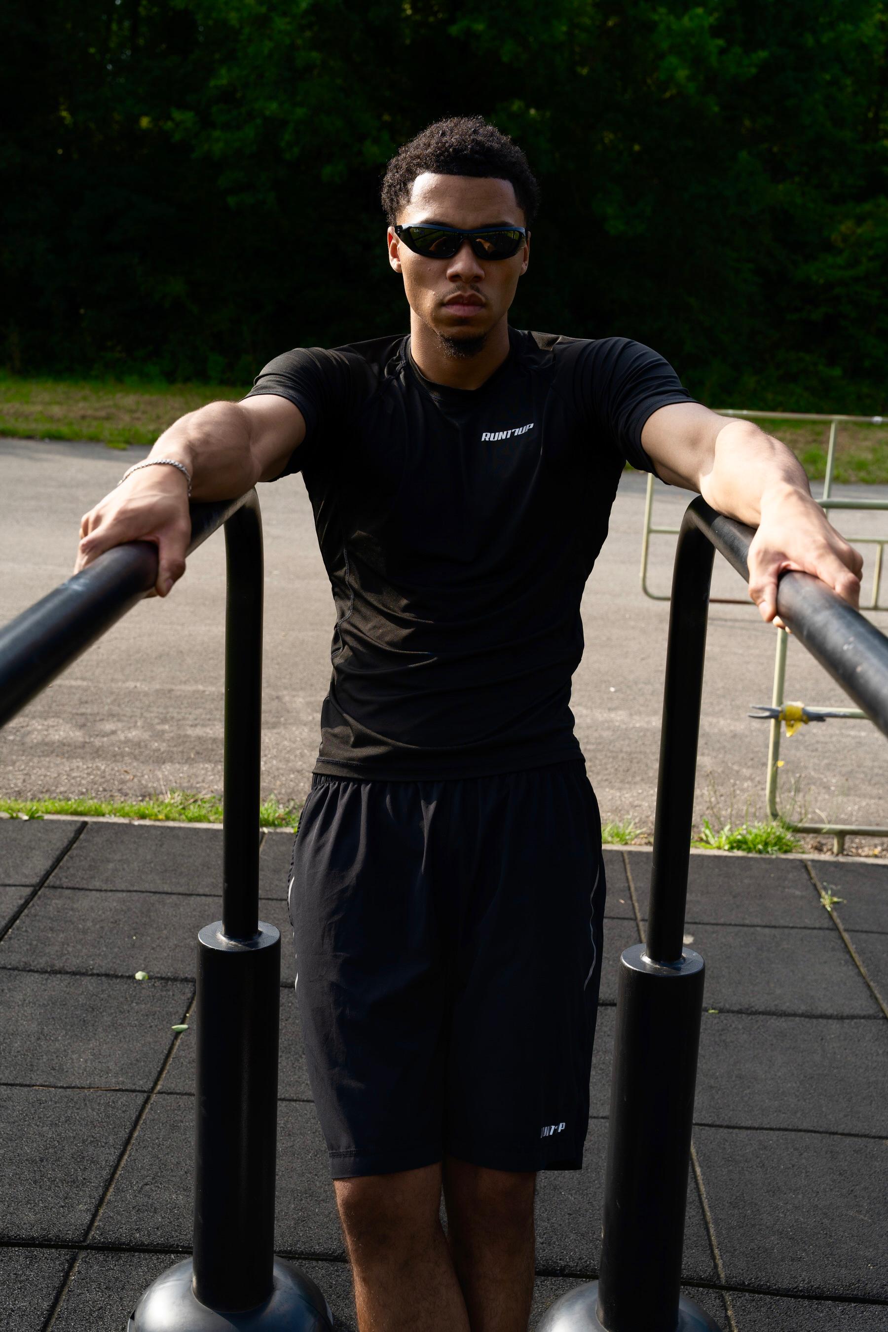 RUN17UP Gymwear T-Shirt in Black