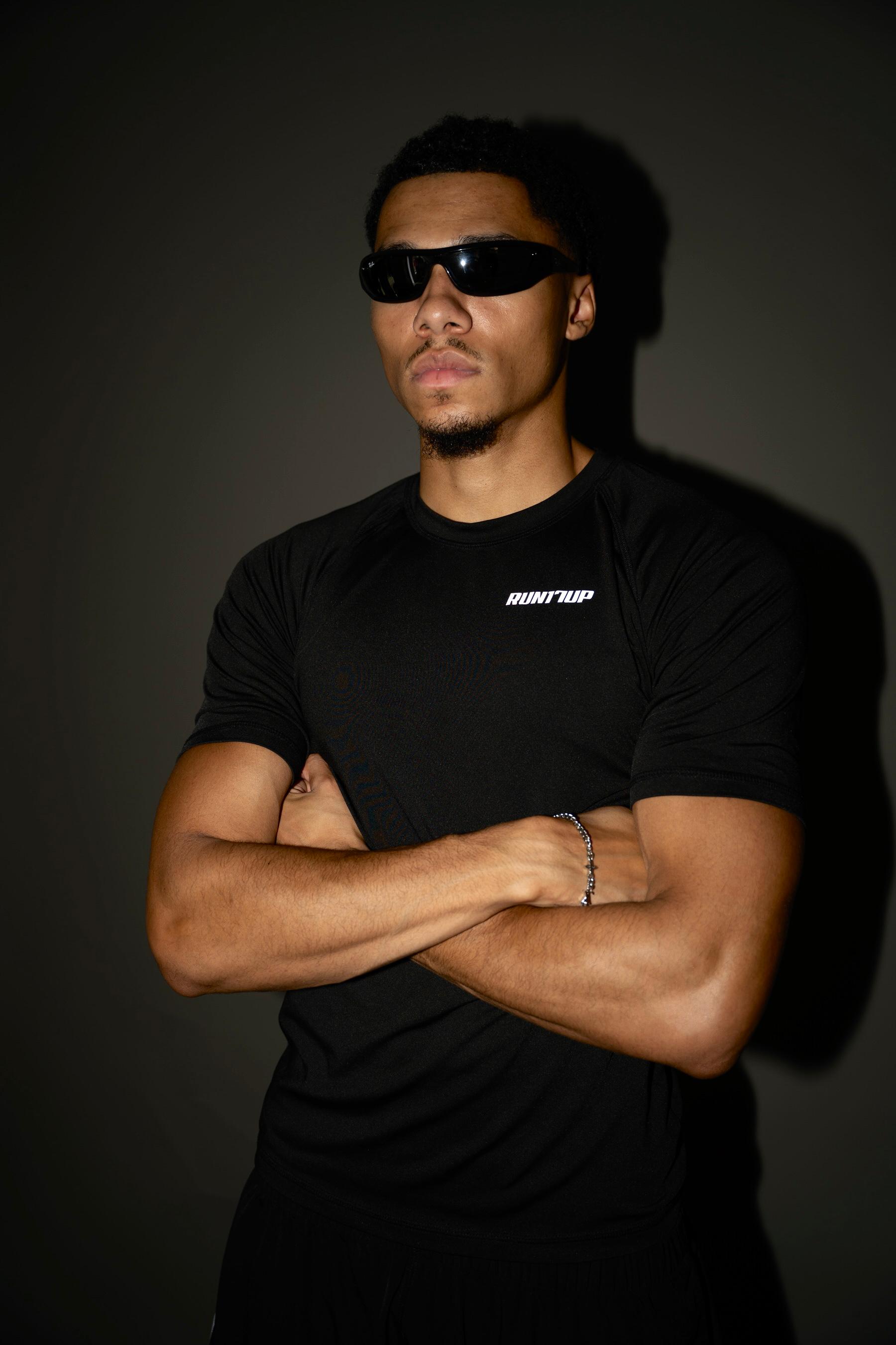 RUN17UP Gymwear T-Shirt in Black