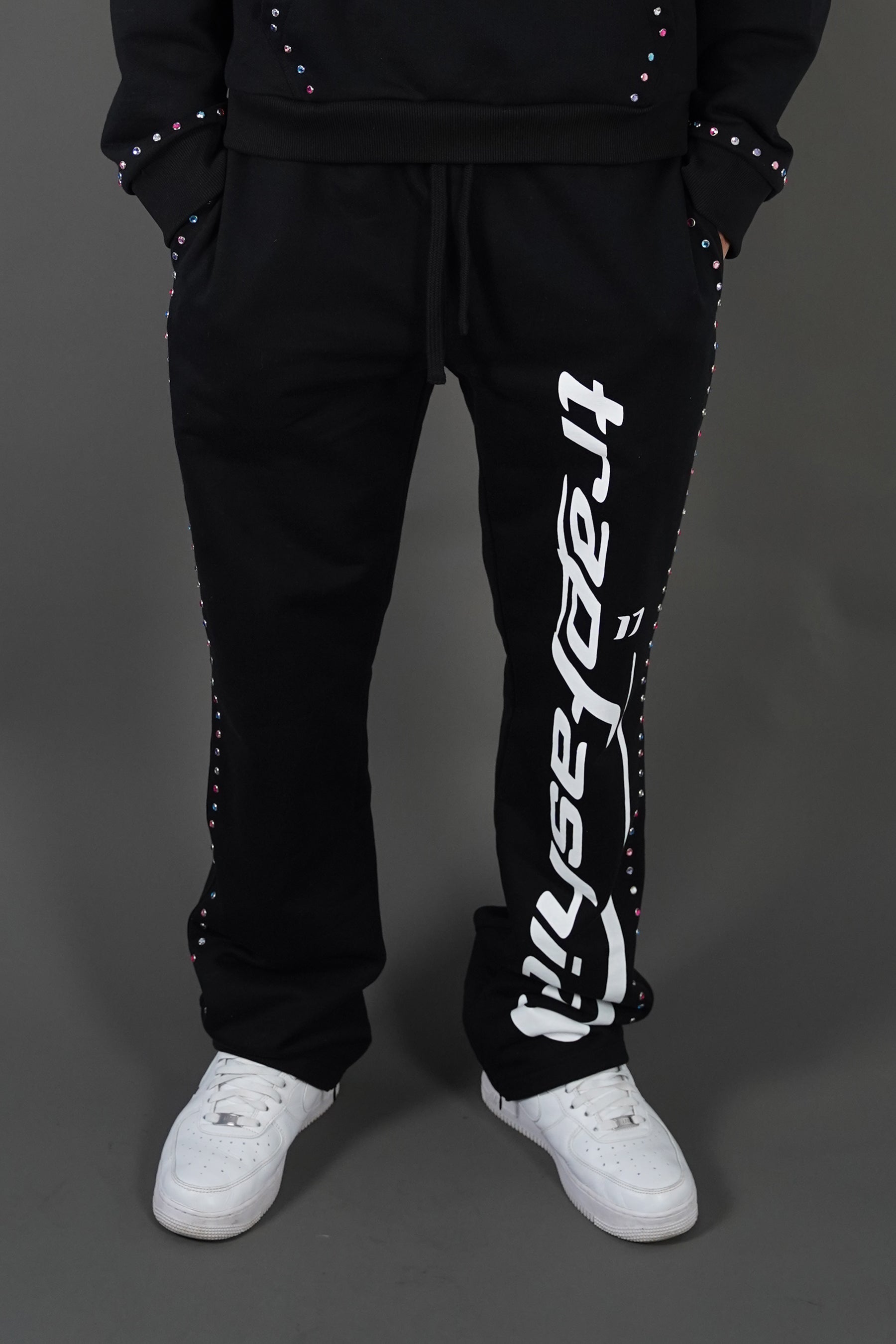 Model wearing oversized trapfashion seventeenthebrand diamond hoodie outside