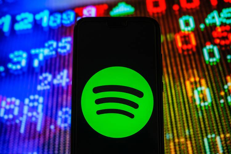 Apple Adds FaceTime Captions and Spotify Embraces NFTs in This Week’s Business and Crypto Roundup
