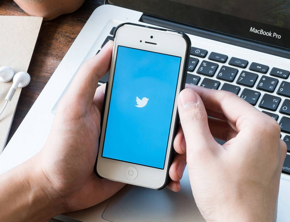 TWITTER ADDS FUNCTION THAT TURNS IOS LIVE PHOTOS INTO GIFS
