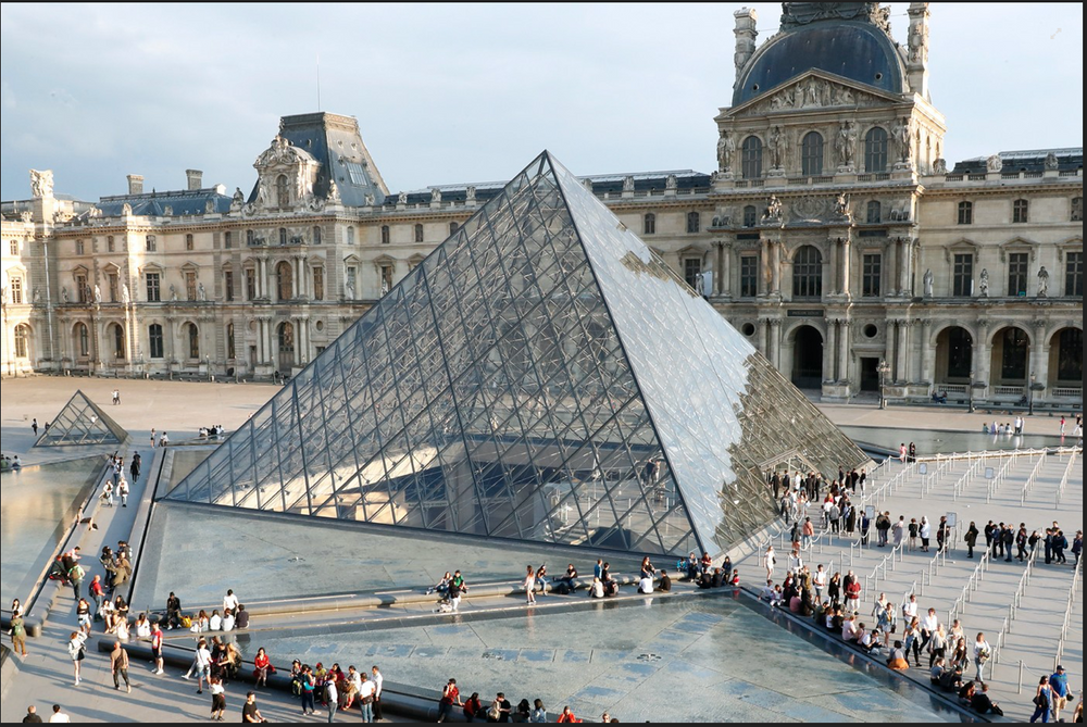 LOUVRE CLOSES DOWN OVER CORONAVIRUS FEARS