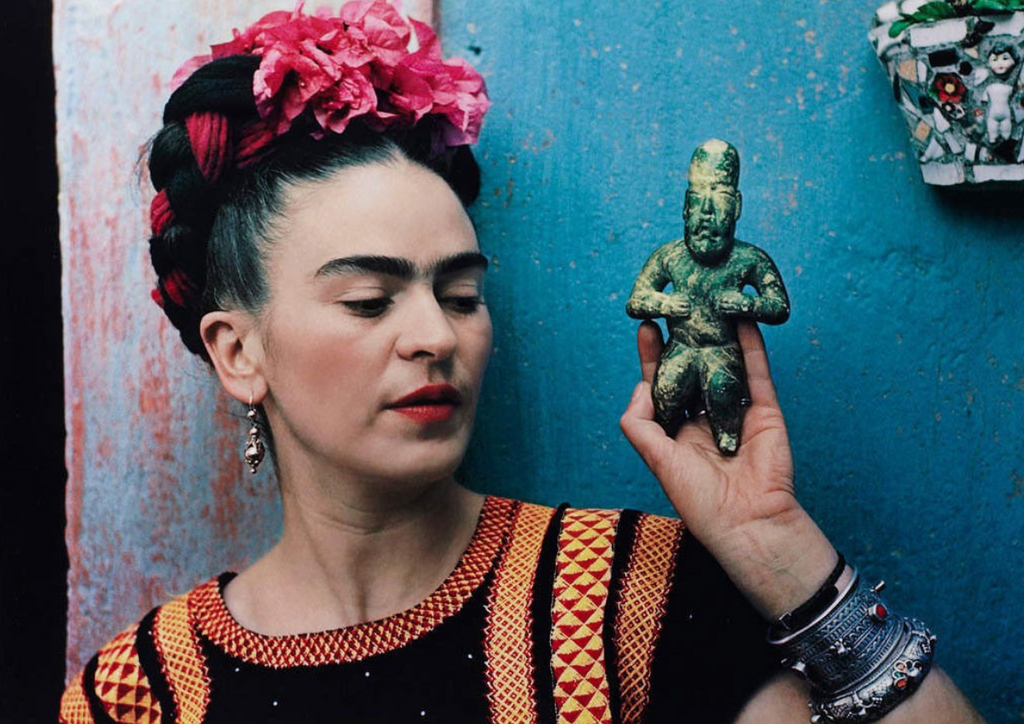 TAKE A TOUR OF FRIDA KAHLO'S HOUSE IN MEXICO CITY FROM YOUR OWN HOME