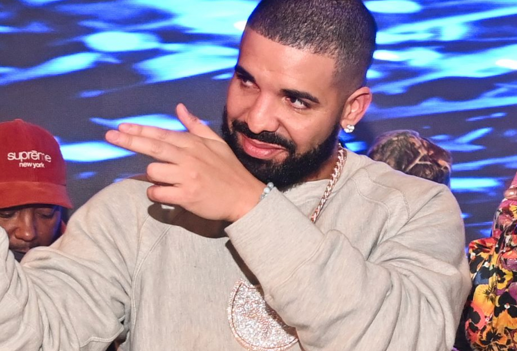 Drake Hands Out Stacks of Cash to Toronto Fans for the Holidays