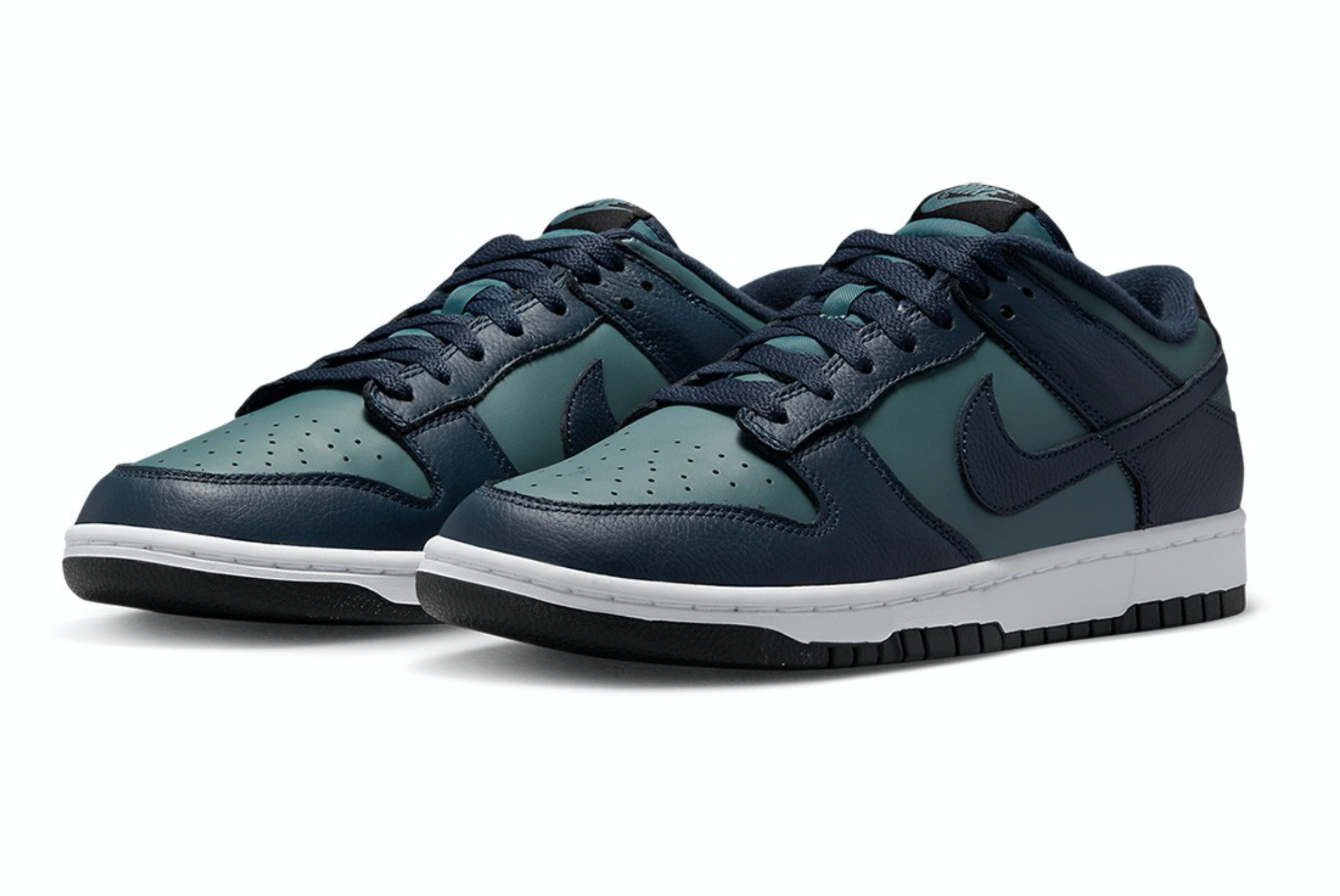Nike Dunk Low Appears With a Navy and Teal Palette