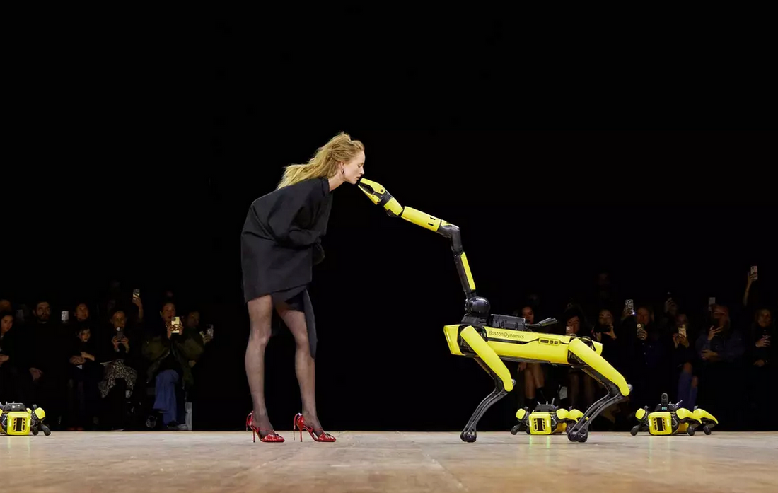 Coperni's New Star Model Is a Dog-Shaped Robot