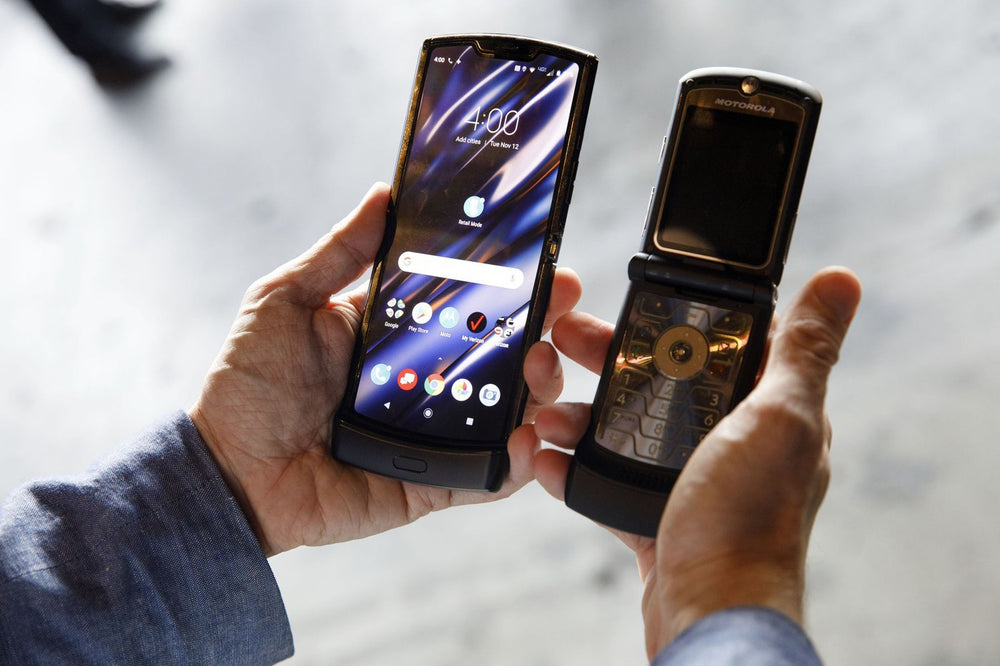 A FIRST LOOK AT MOTOROLA'S NEW RAZR FLIP PHONE