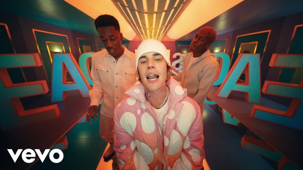 ALBUM EN VIDEO: JUSTIN BIEBER - JUSTICE EN PEACHES VIDEO
