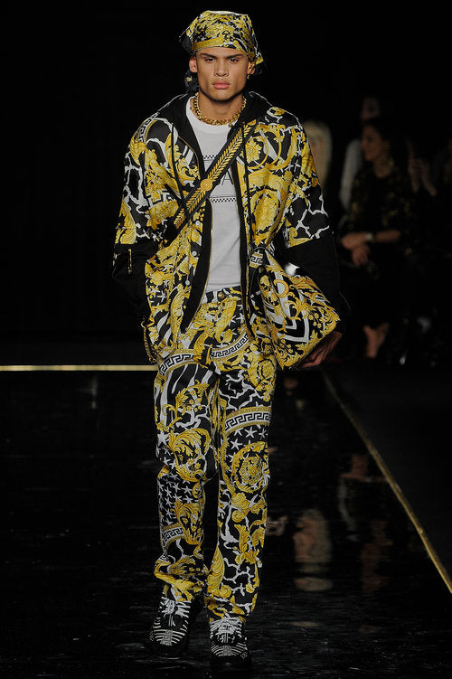 VERSACE FW19 IS A MULTIFACETED GLAM BLOWOUT