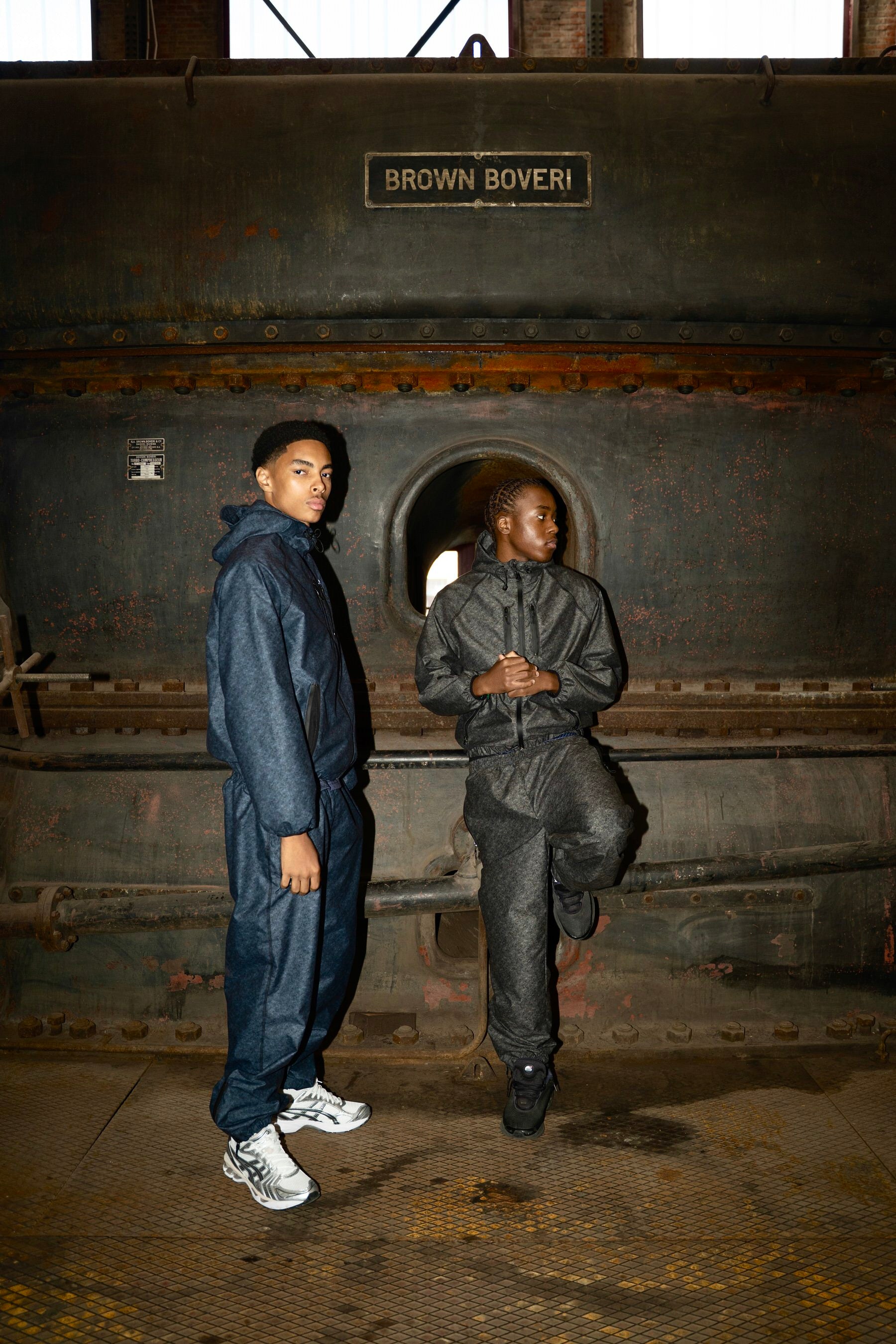 Velours-Tech Khaki Windbreaker Pants