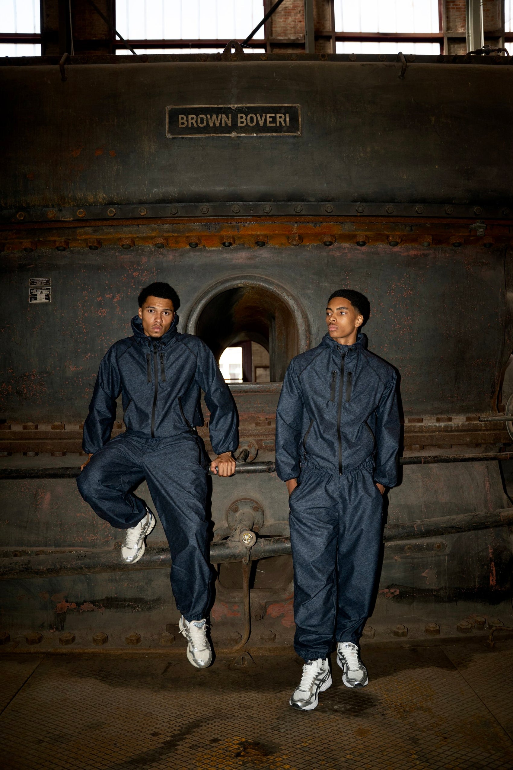 Velours-Tech Navy Windbreaker Pants