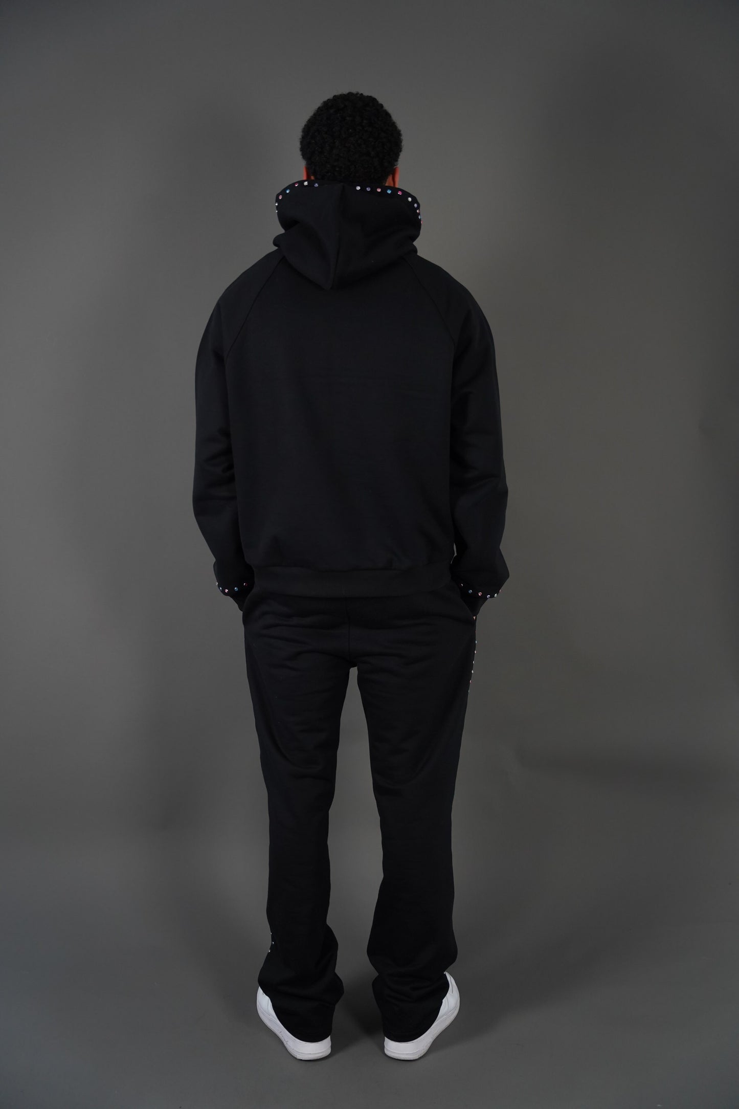 Model wearing oversized trapfashion seventeenthebrand diamond hoodie outside