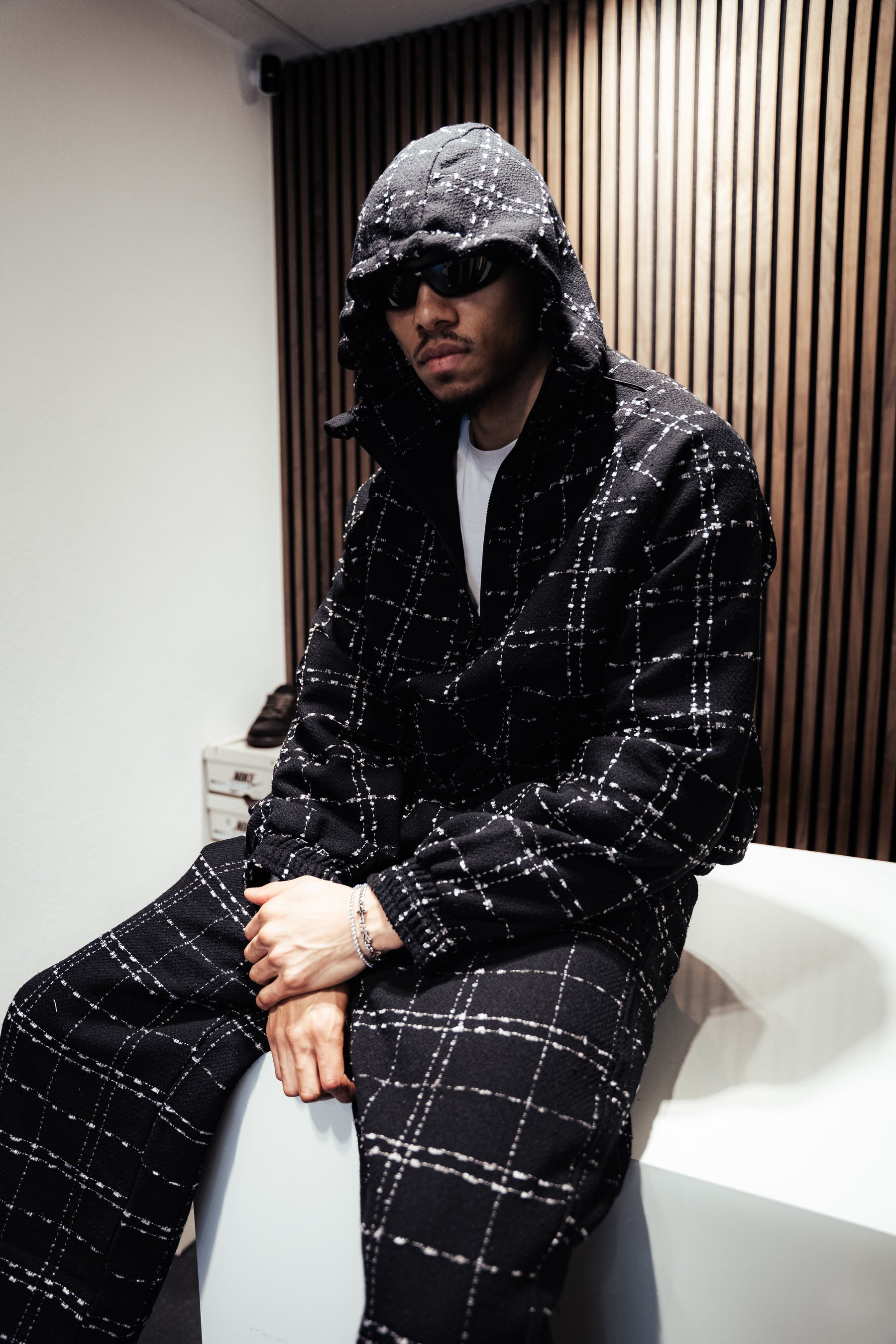 ジャケット・アウター STUDIO SEVEN 24aw Tweed Light Blouson Seventeen Boucle Tweed Hoodie in Black – SEVENTEENTHEBRAND