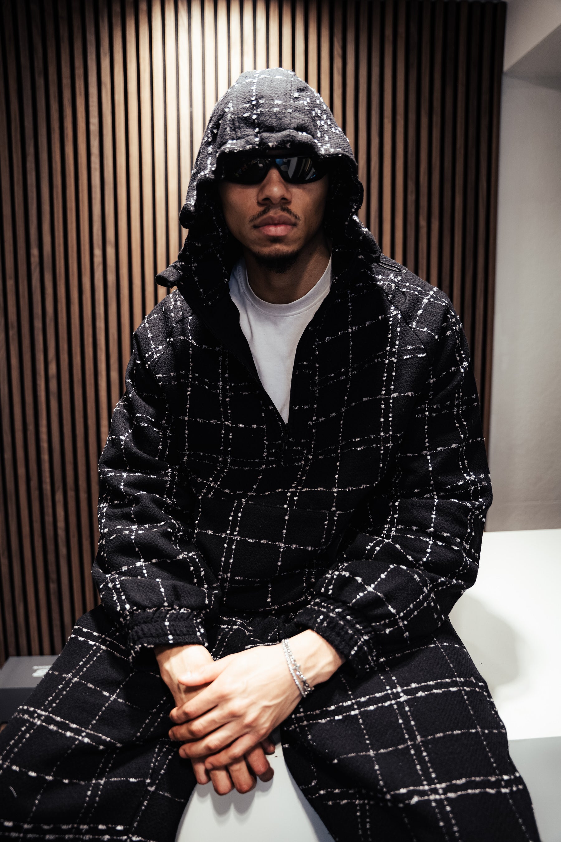 Seventeen Boucle Tweed Hoodie in Black – SEVENTEENTHEBRAND