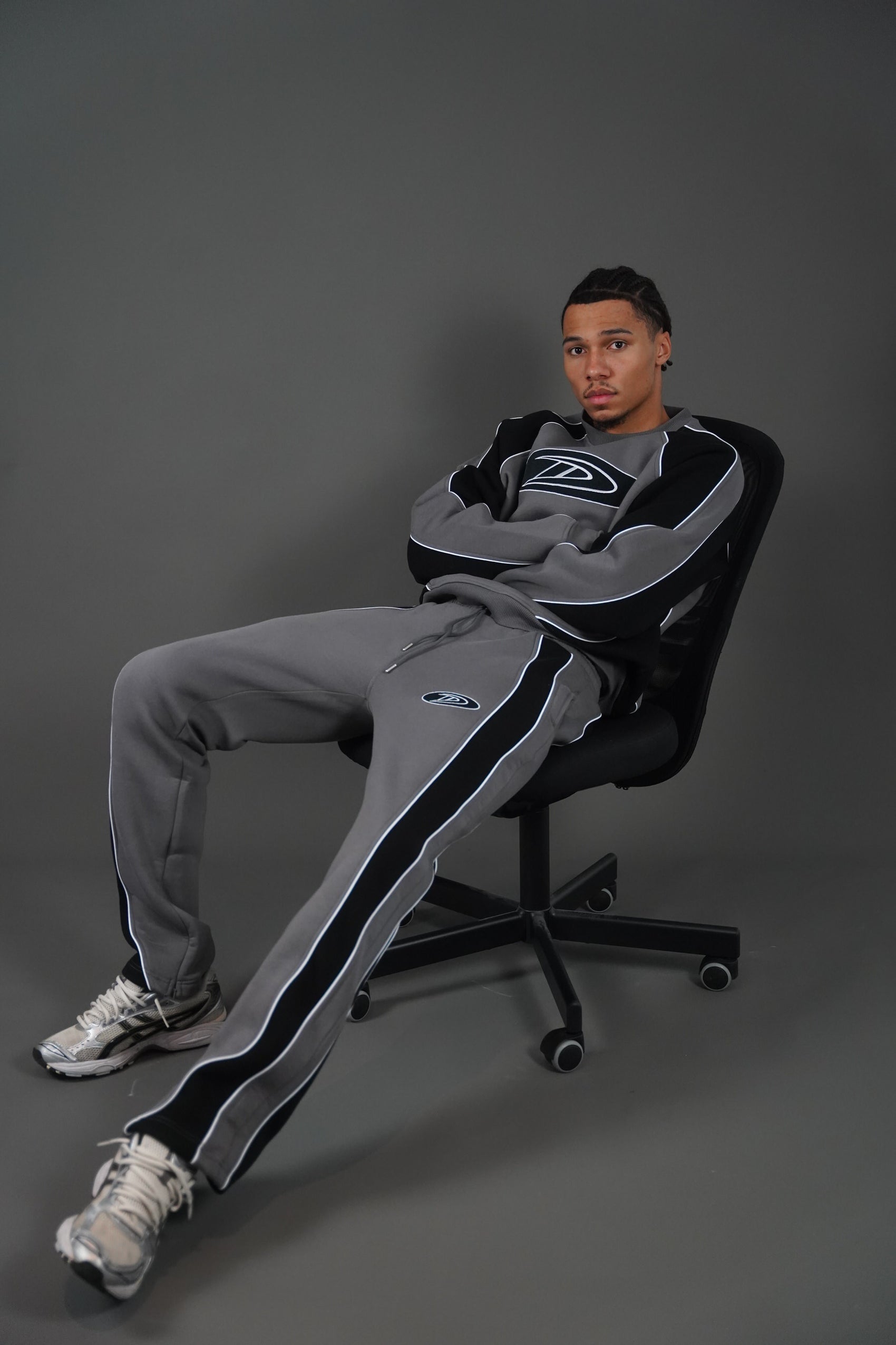 Dix-Sept La Marque Dark Grey Colorblock Sweater