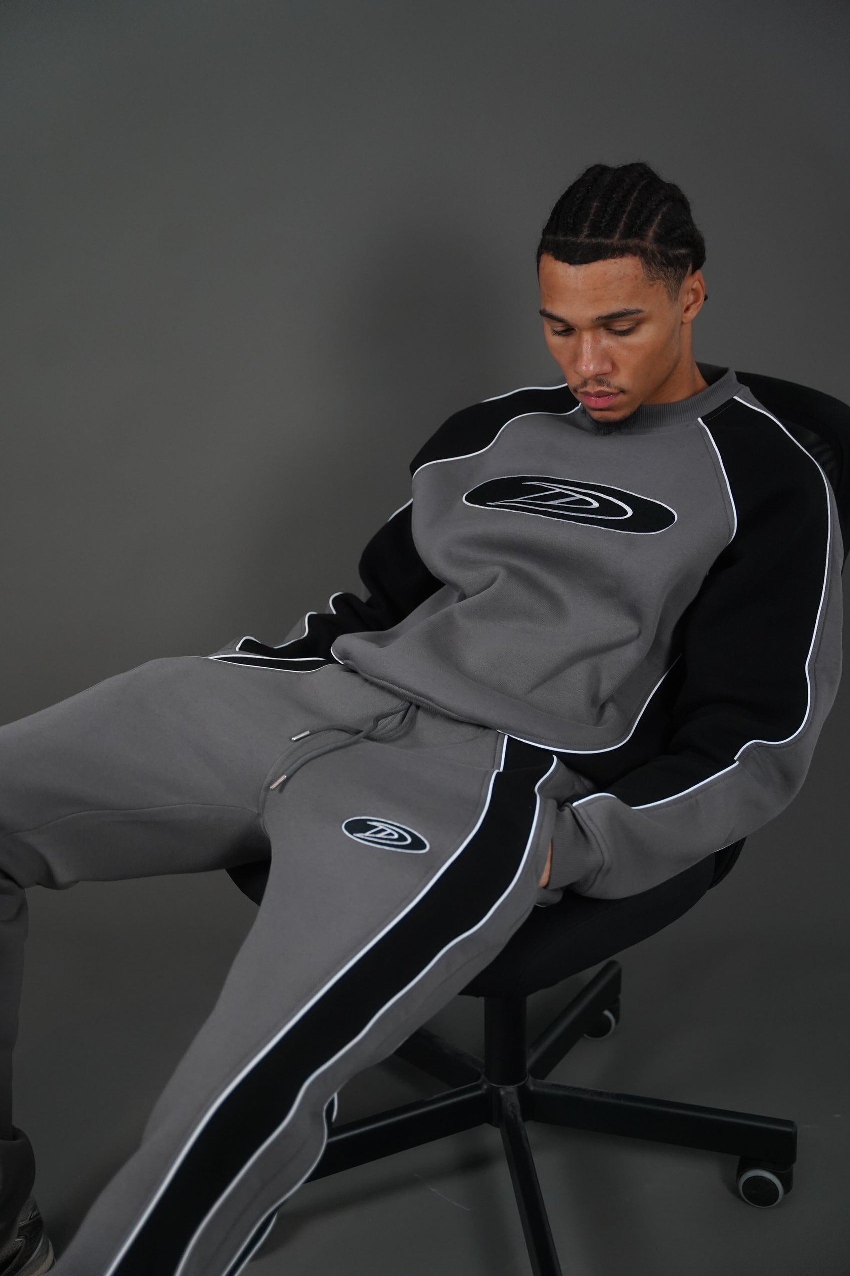 Dix-Sept La Marque Dark Grey Colorblock Sweater