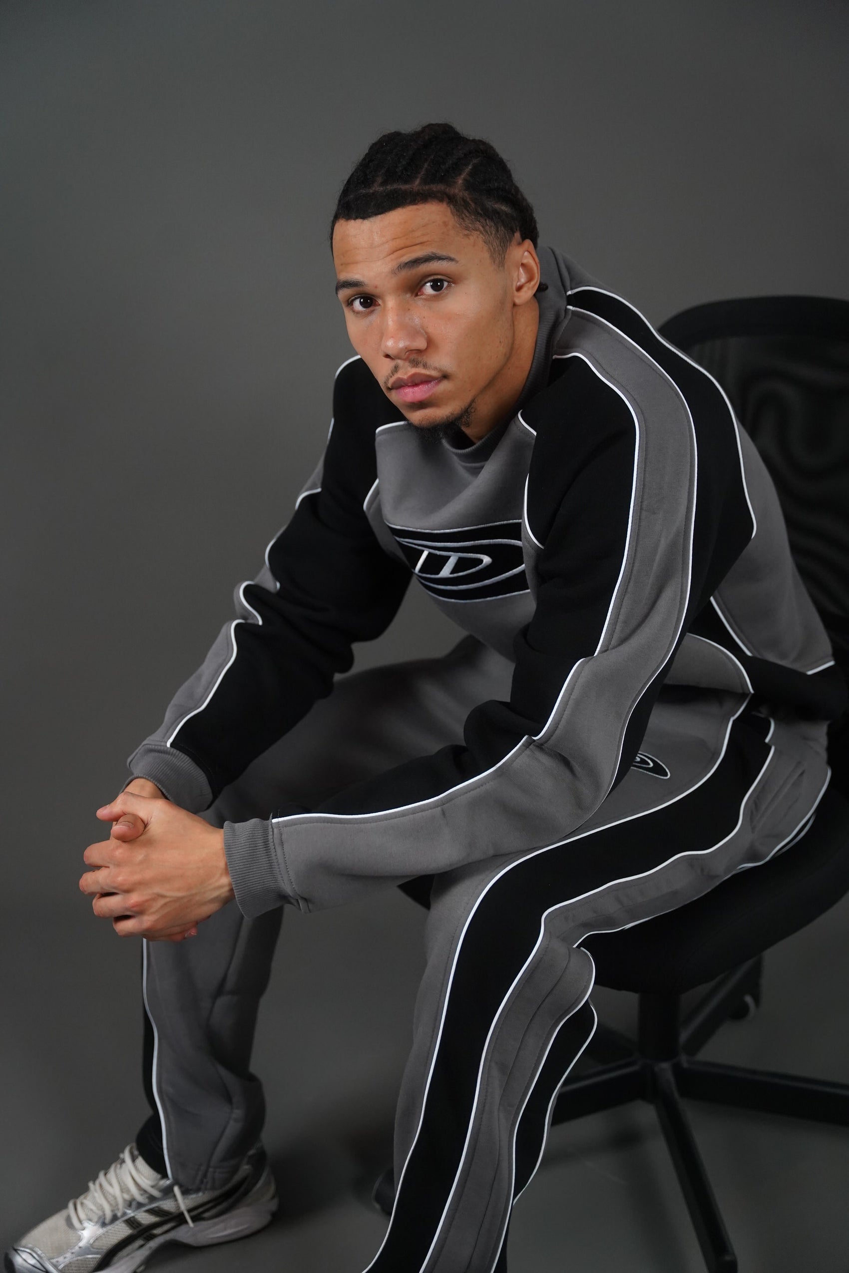 Dix-Sept La Marque Dark Grey Colorblock Sweater