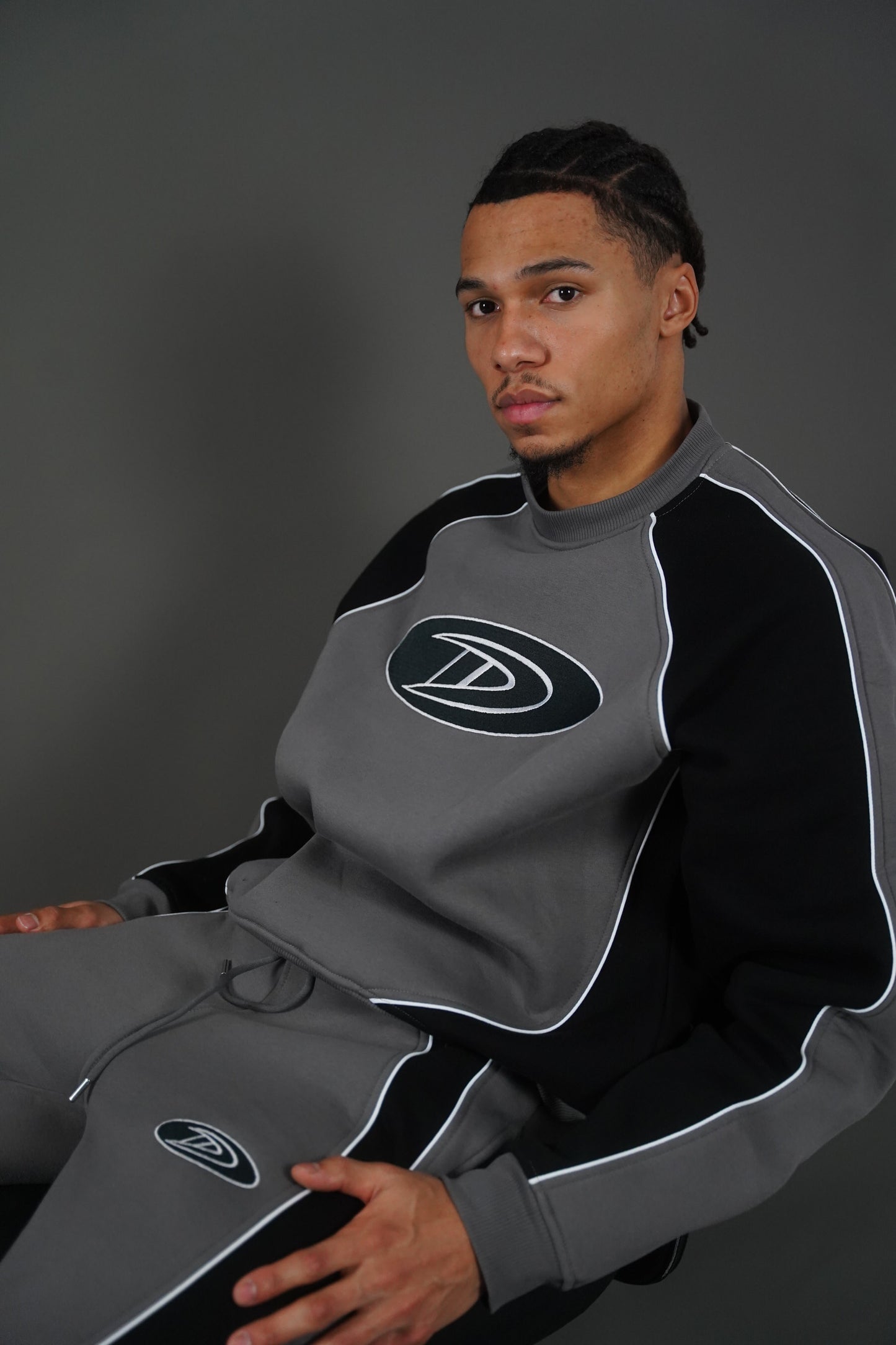 Dix-Sept La Marque Dark Grey Colorblock Sweater