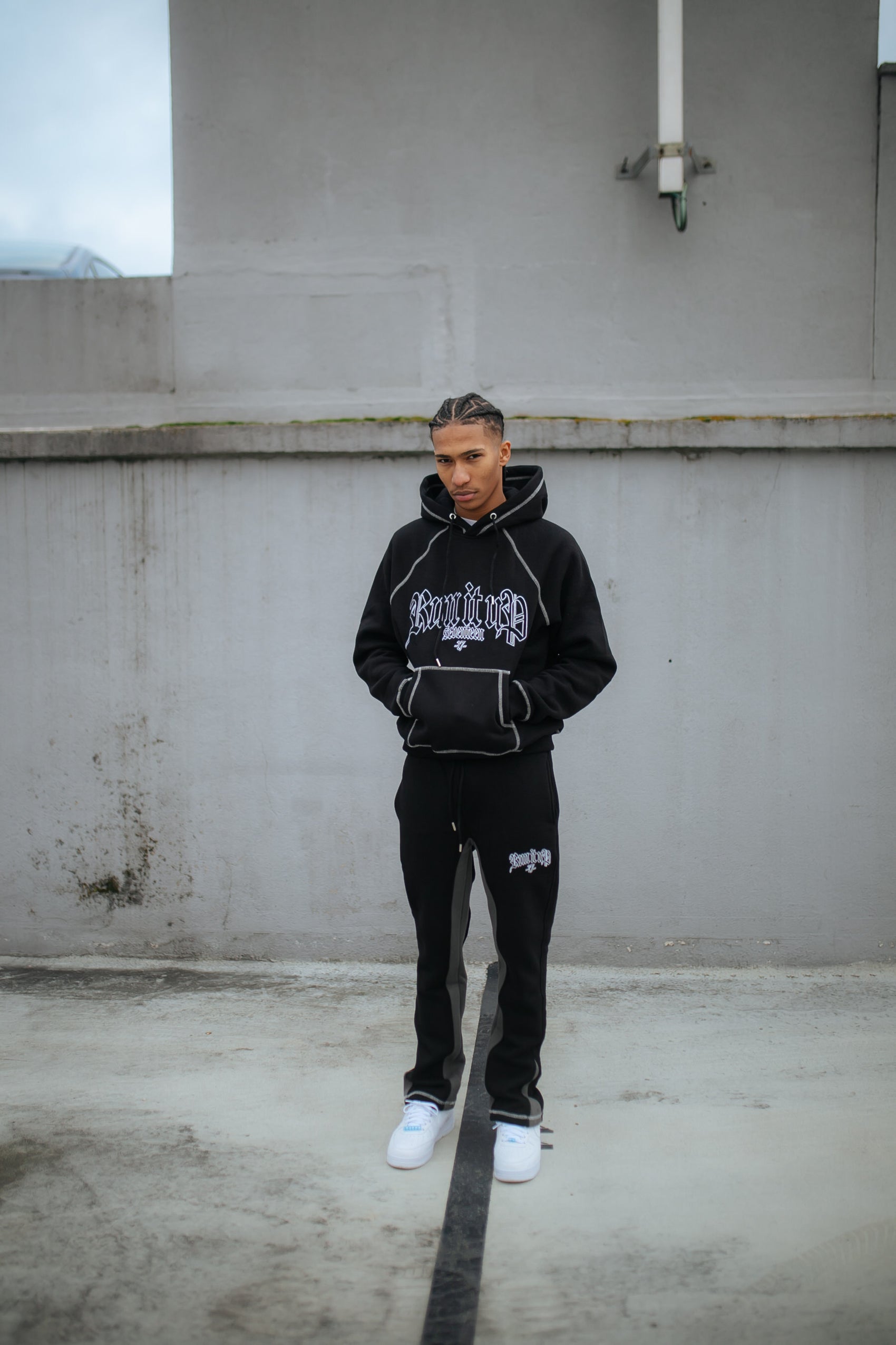 Run It Up 2.0 Black Sweatpants | Seventeenthebrand